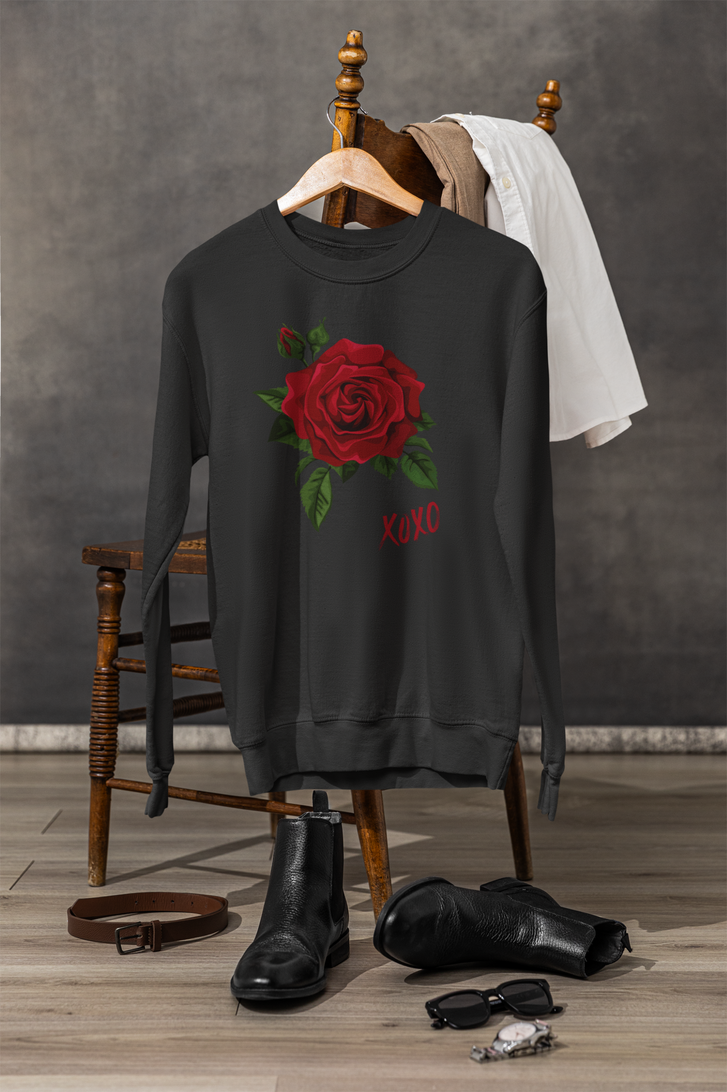 Rose XOXO Women's Heavy Blend™ Crewneck Sweatshirt