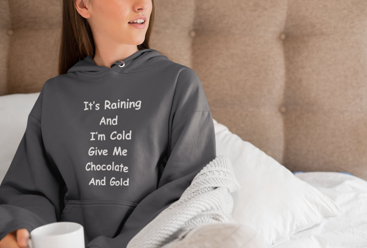 It's Raining Women's Heavy Blend™ Hooded Sweatshirt